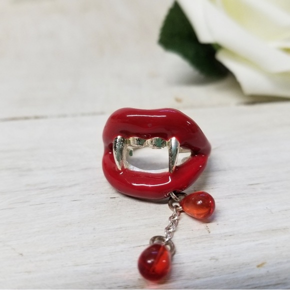Vampire Ring SZ 6 - Picture 3 of 6